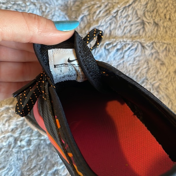 Nike Shoes - Picture 5 of 9